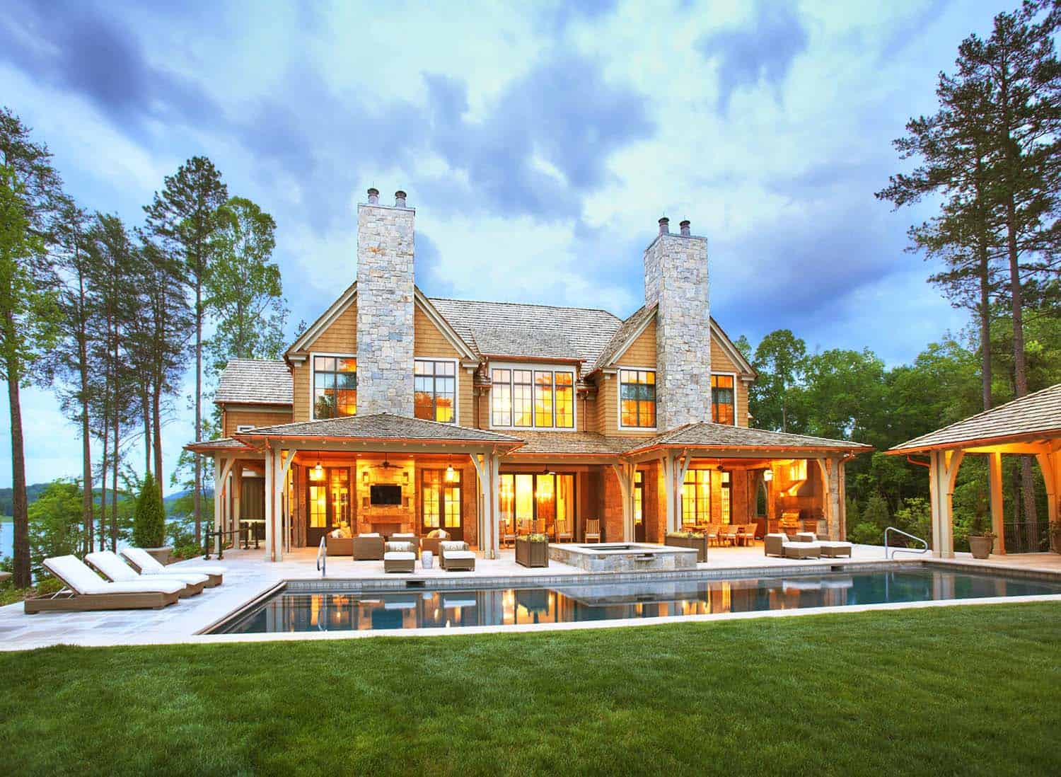 waterfront-house-traditional-pool