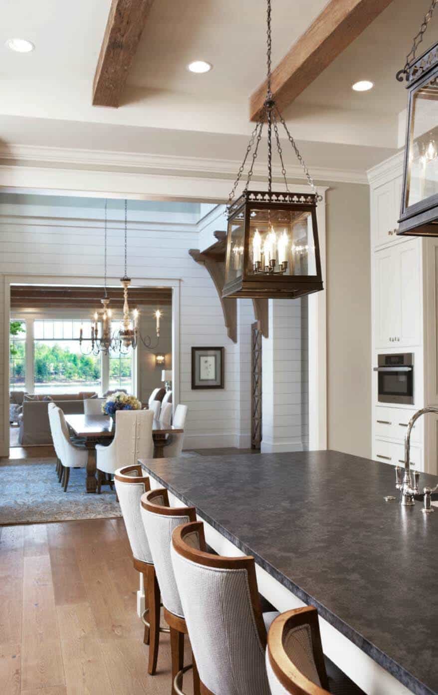 waterfront-house-traditional-kitchen