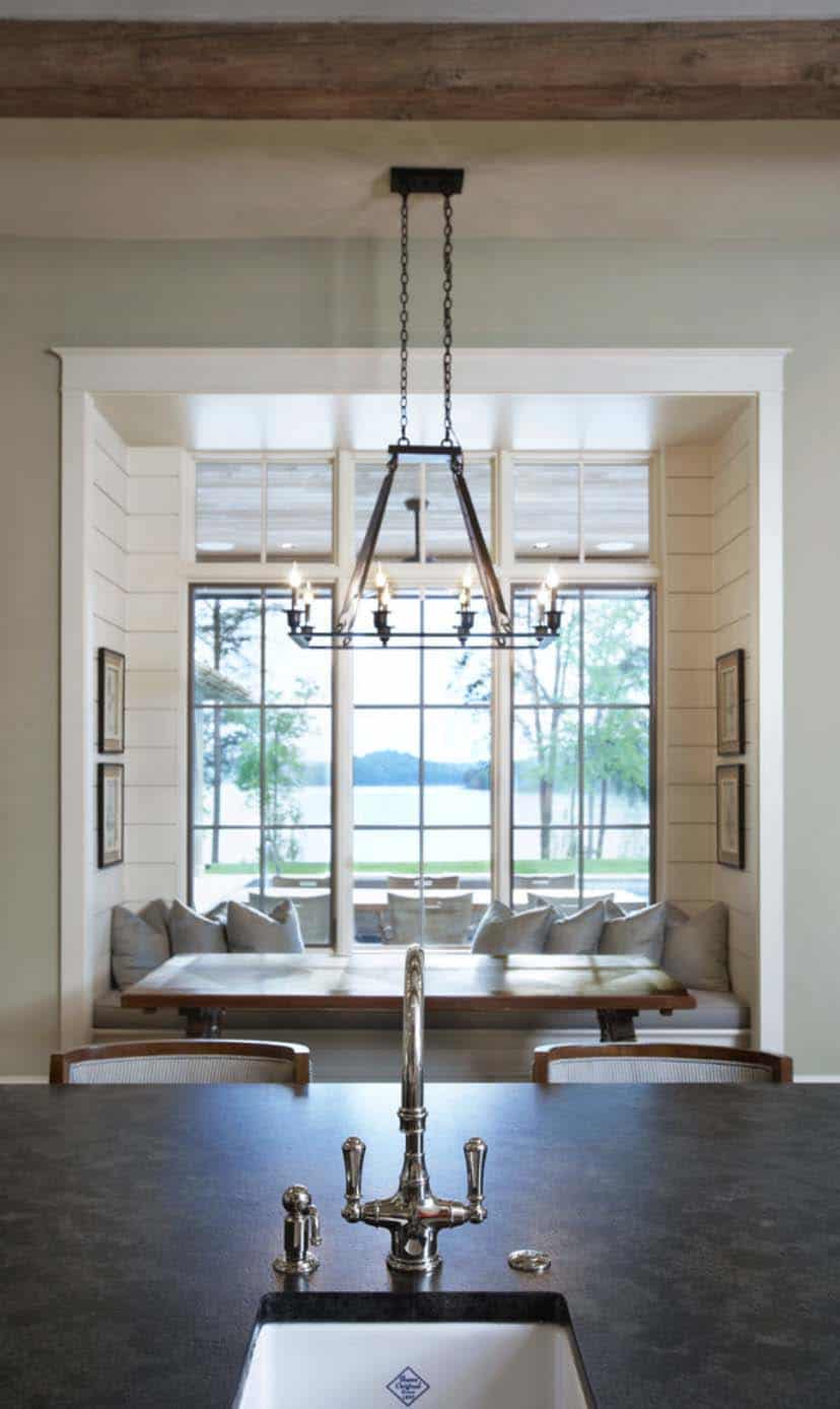 waterfront-house-traditional-dining-room