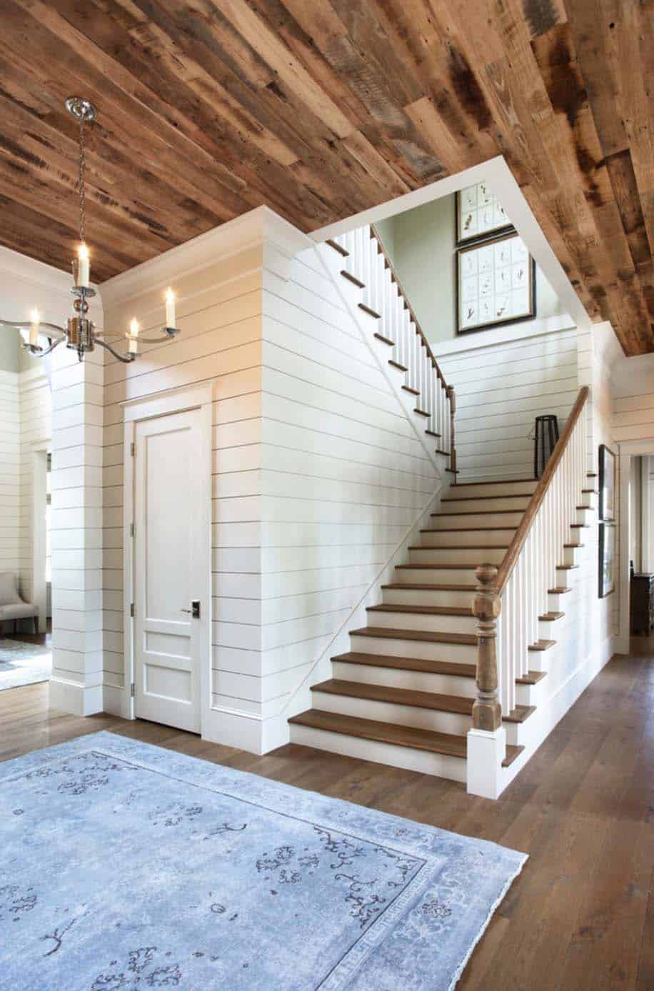 waterfront-house-traditional-staircase