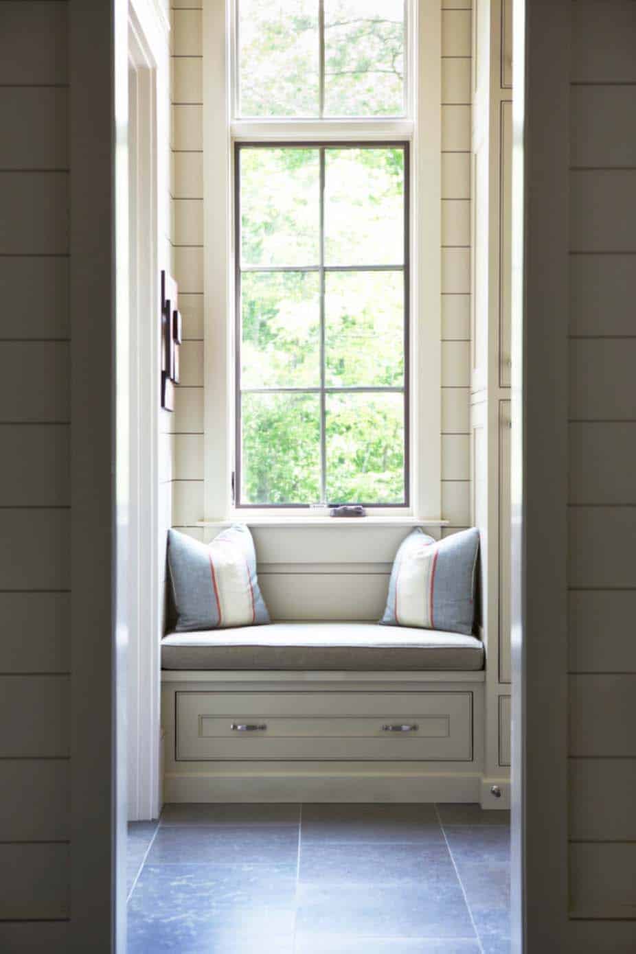 waterfront-house-traditional-window-seat