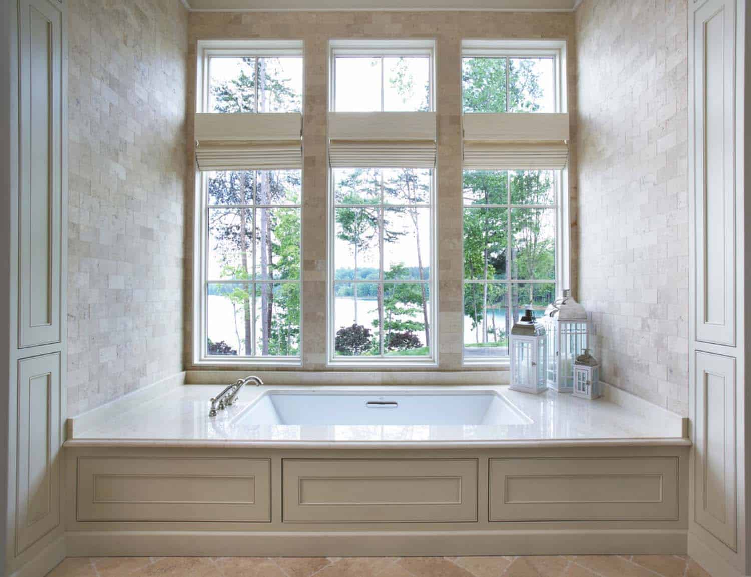 waterfront-house-traditional-bathroom