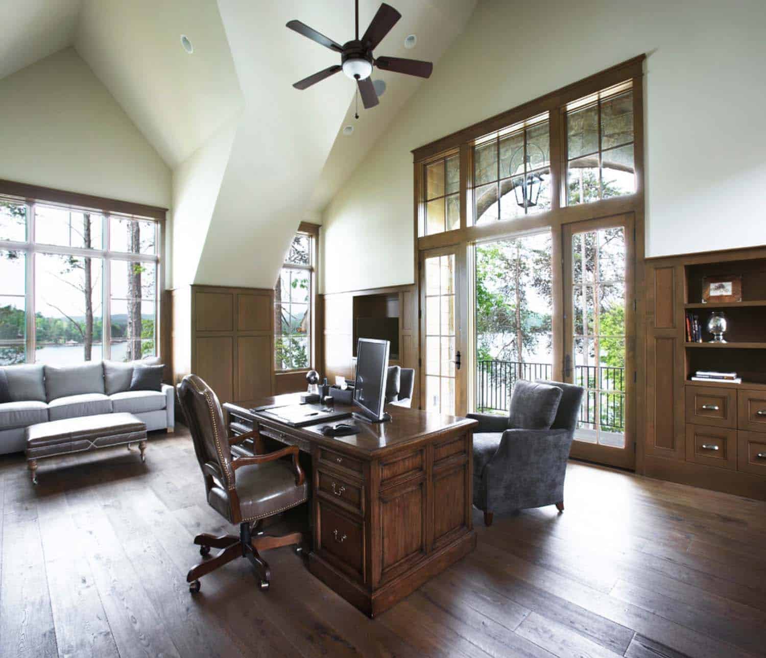 waterfront-house-traditional-home-office