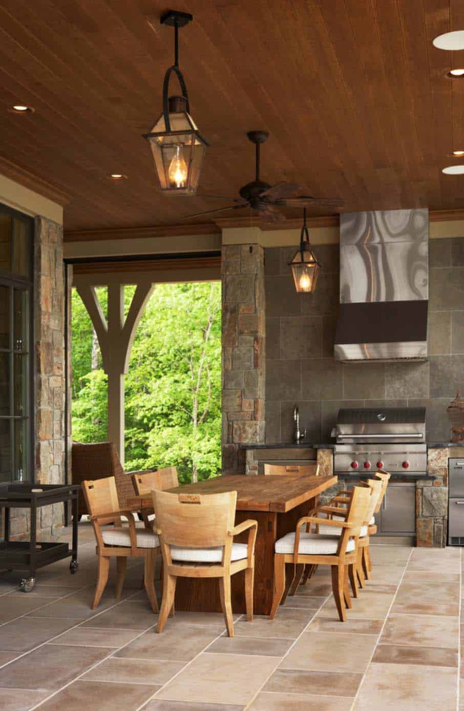 waterfront-house-traditional-patio