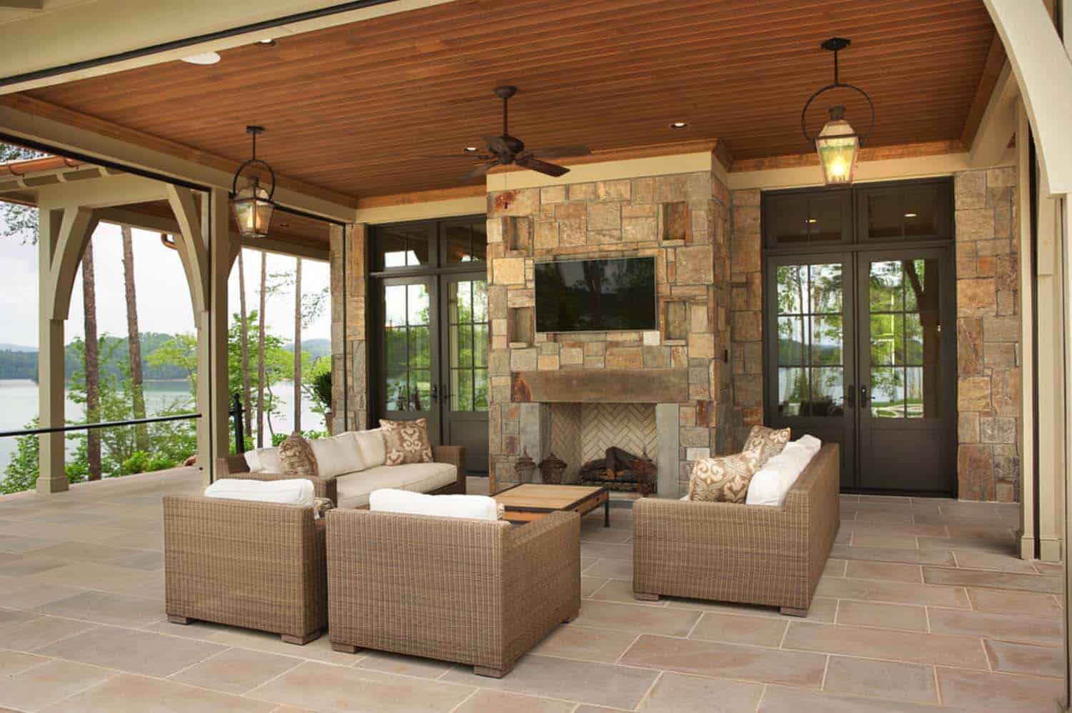 waterfront-house-traditional-patio