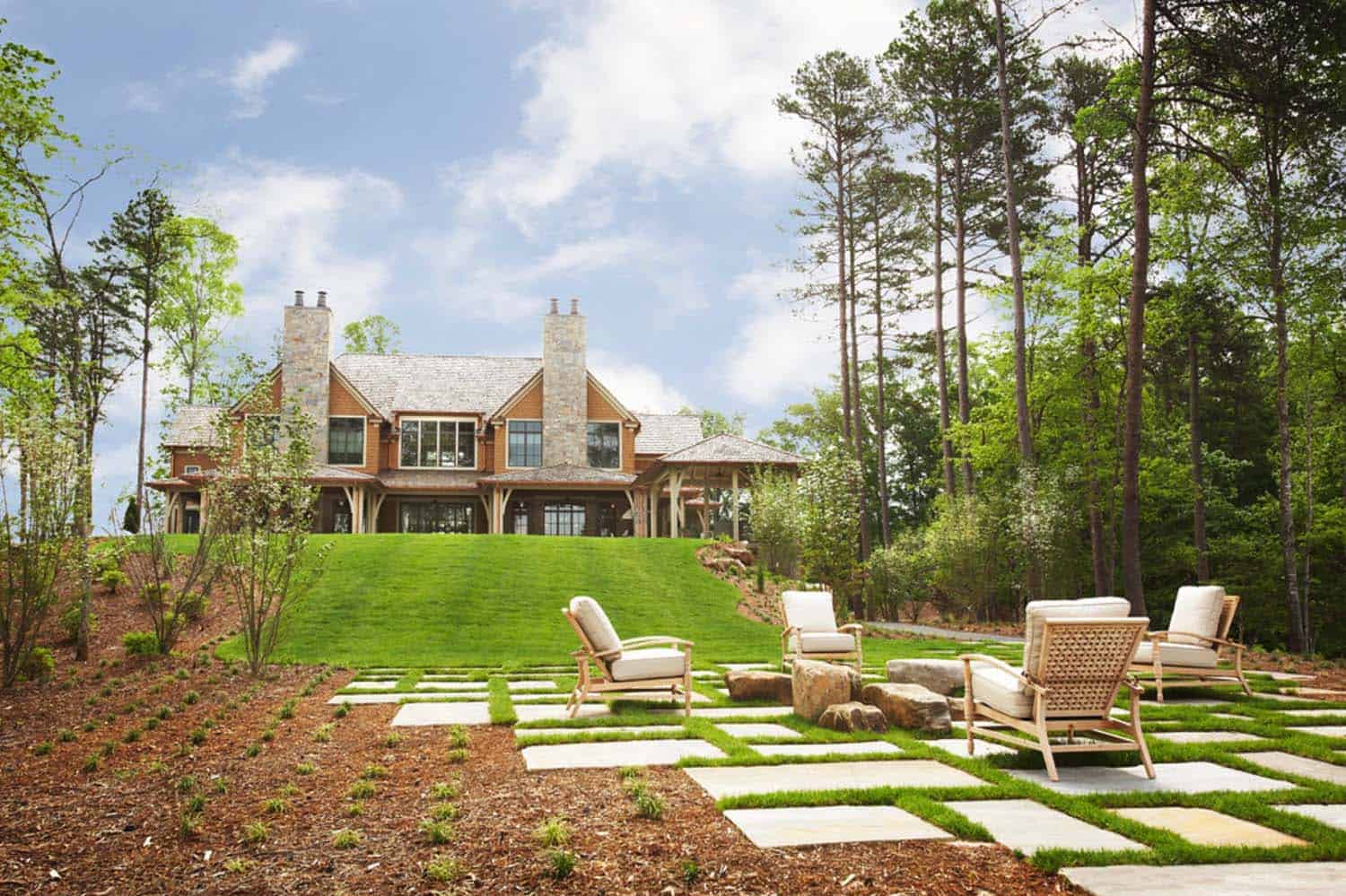 waterfront-house-traditional-landscape