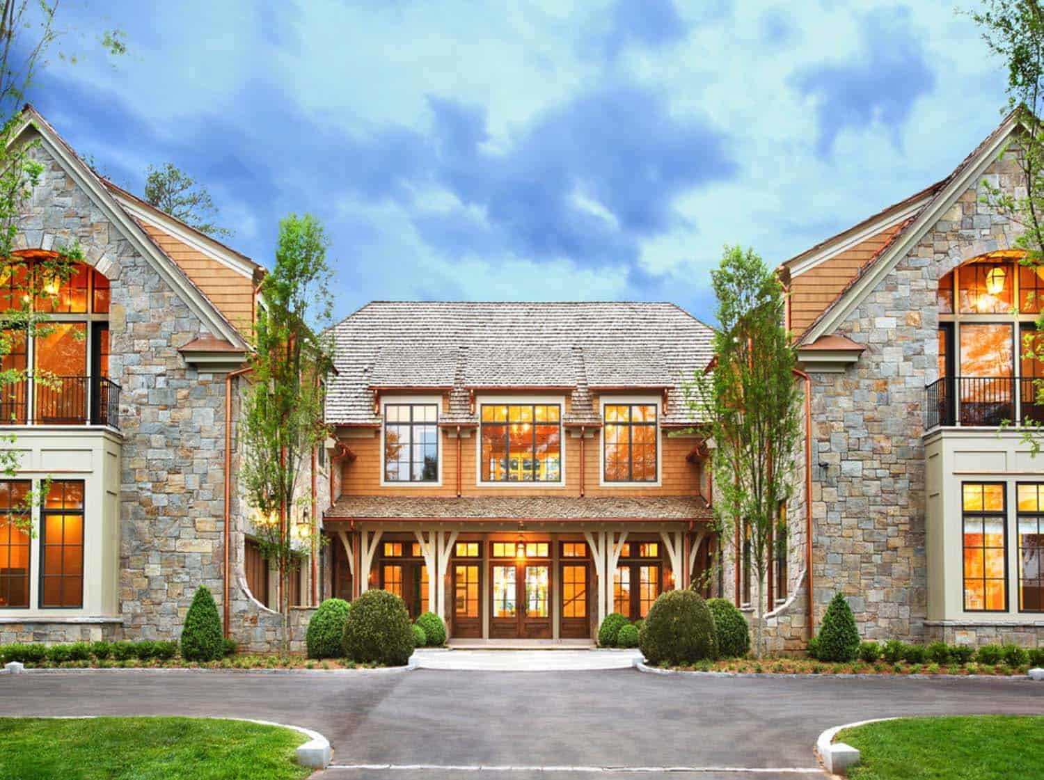waterfront-house-traditional-exterior
