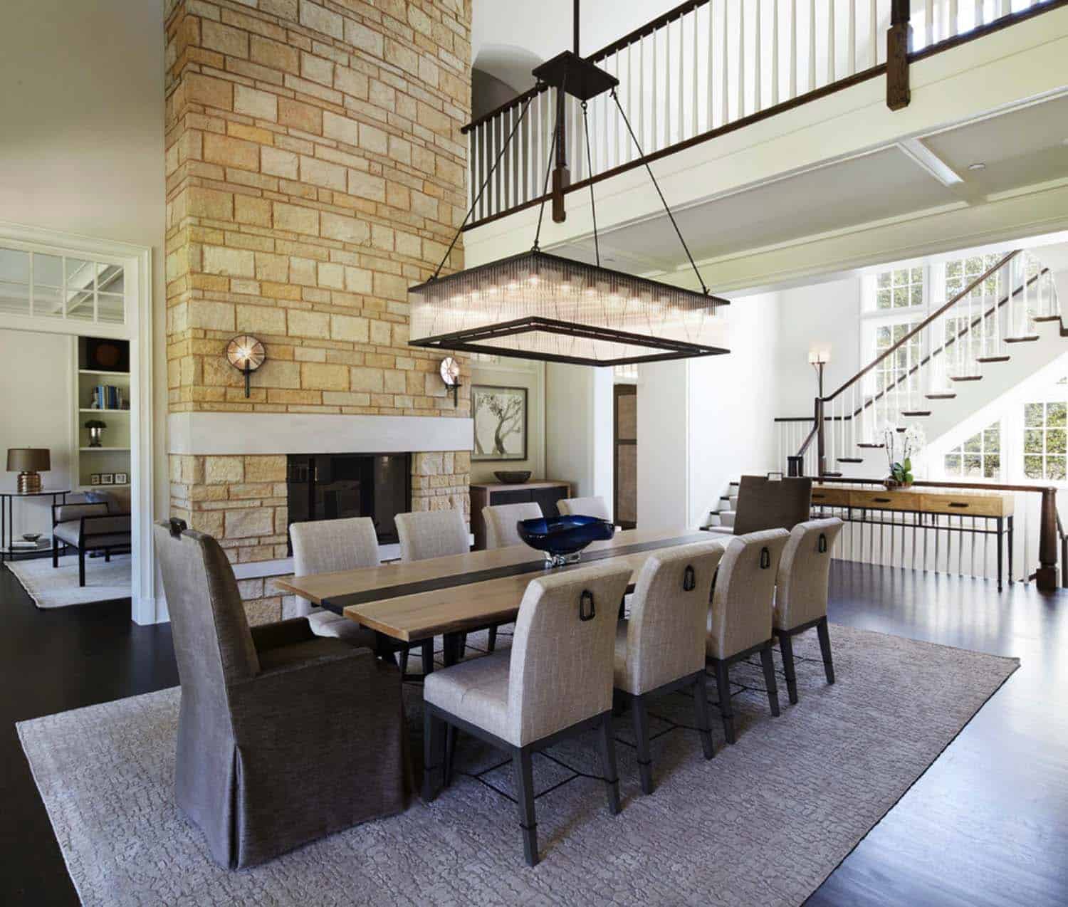 shingle-style-home-dining-room