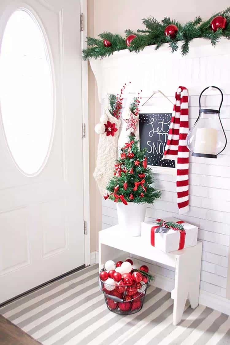christmas-decorated-entryway-country-accents