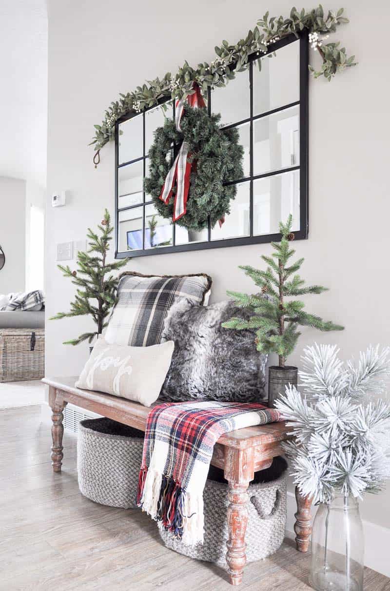 christmas-decorated-entryway-wooden-bench