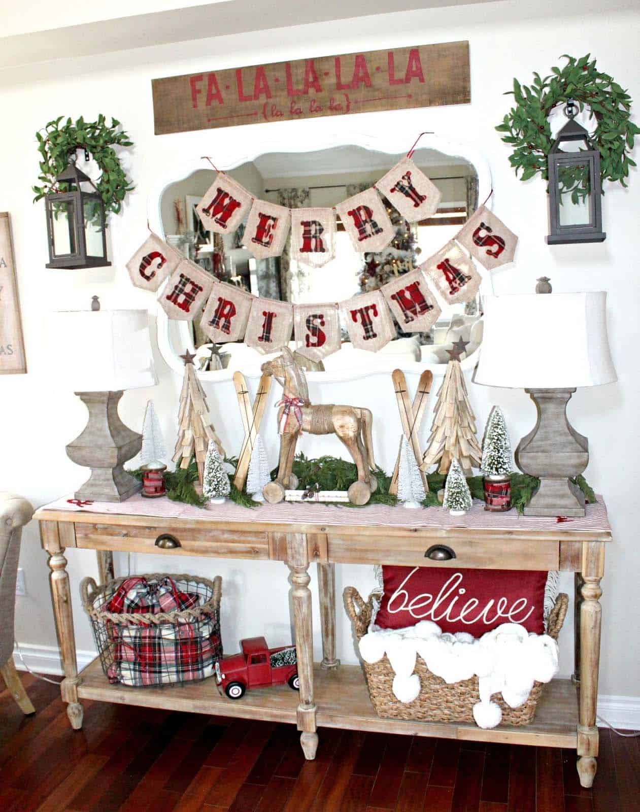 christmas-decorated-entryway-cheerful-holiday-decor