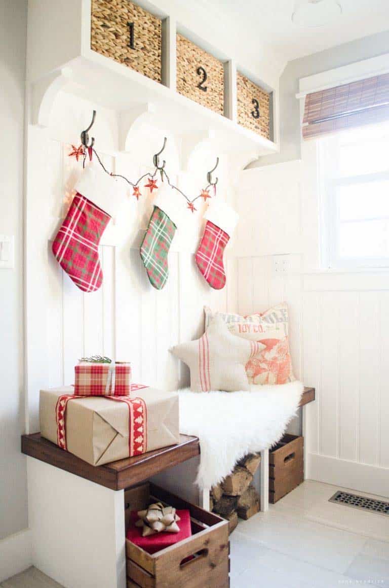 christmas-decorated-entryway-rustic-meets-nostalgic