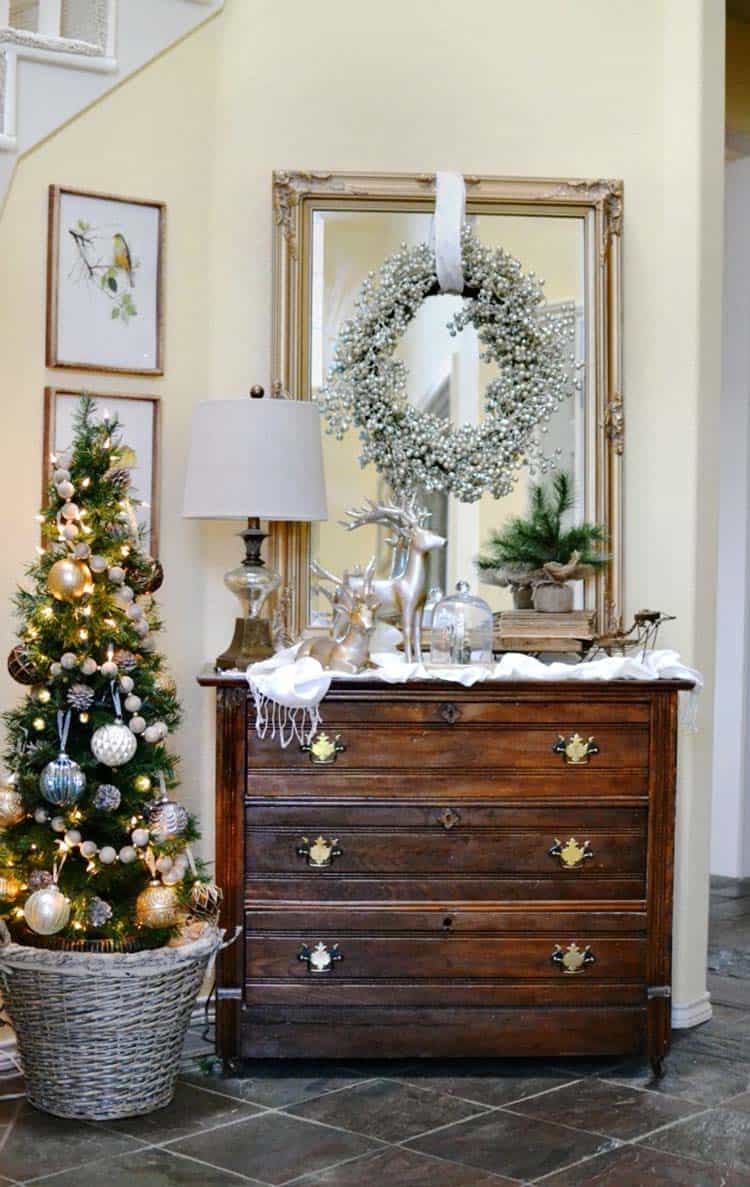 christmas-decorated-entryway-glamorous-decor