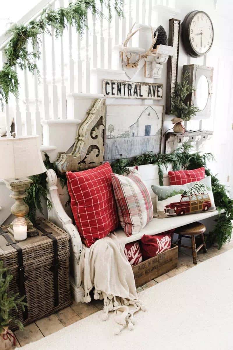 christmas-decorated-entryway-rustic-farmhouse