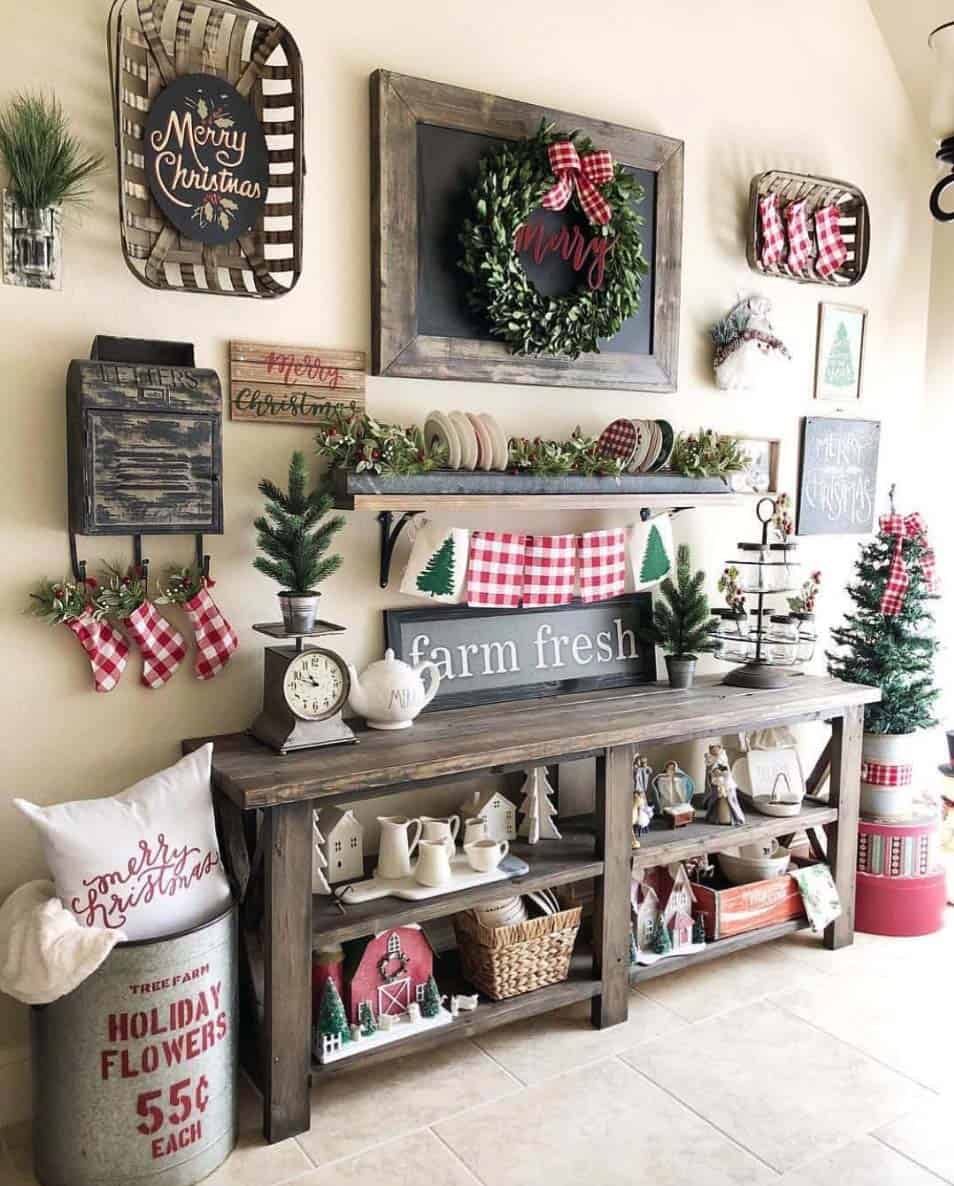 christmas-decorated-entryway-cheerful-decor