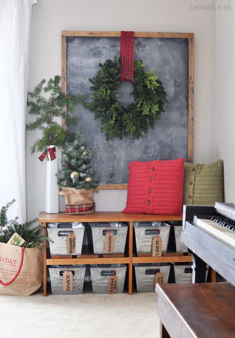 christmas-decorated-entryway-natural-colors-with-pops-of-red