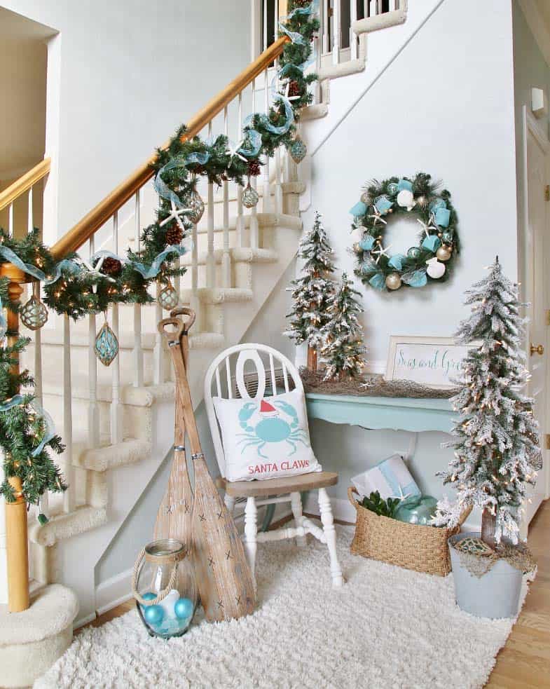 christmas-decorated-entryway-coastal-style