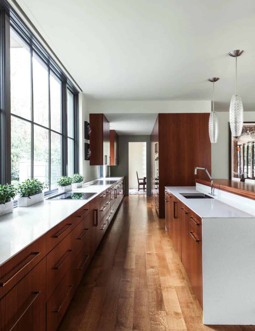 contemporary-courtyard-home-kitchen