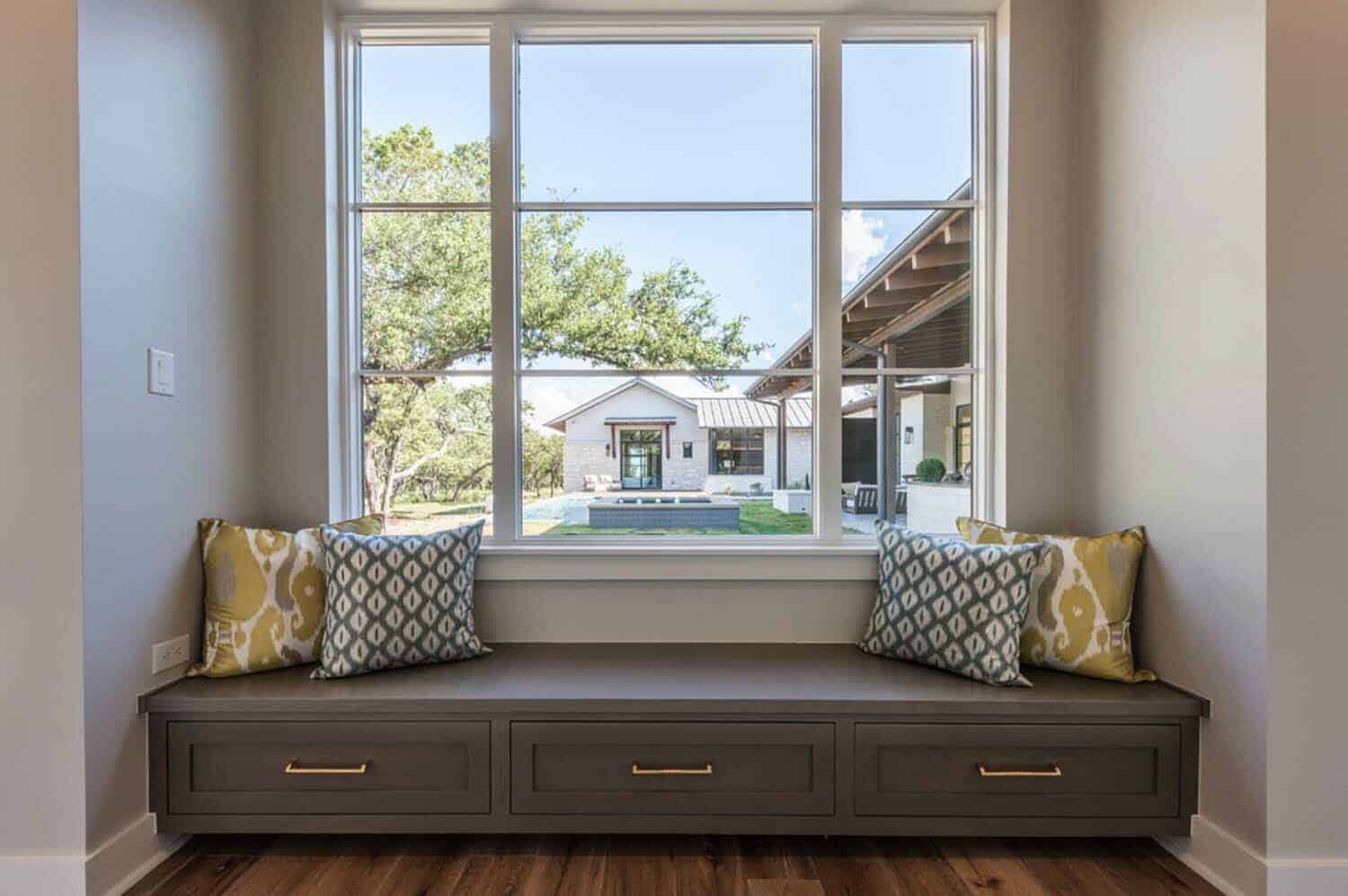contemporary-window-seat