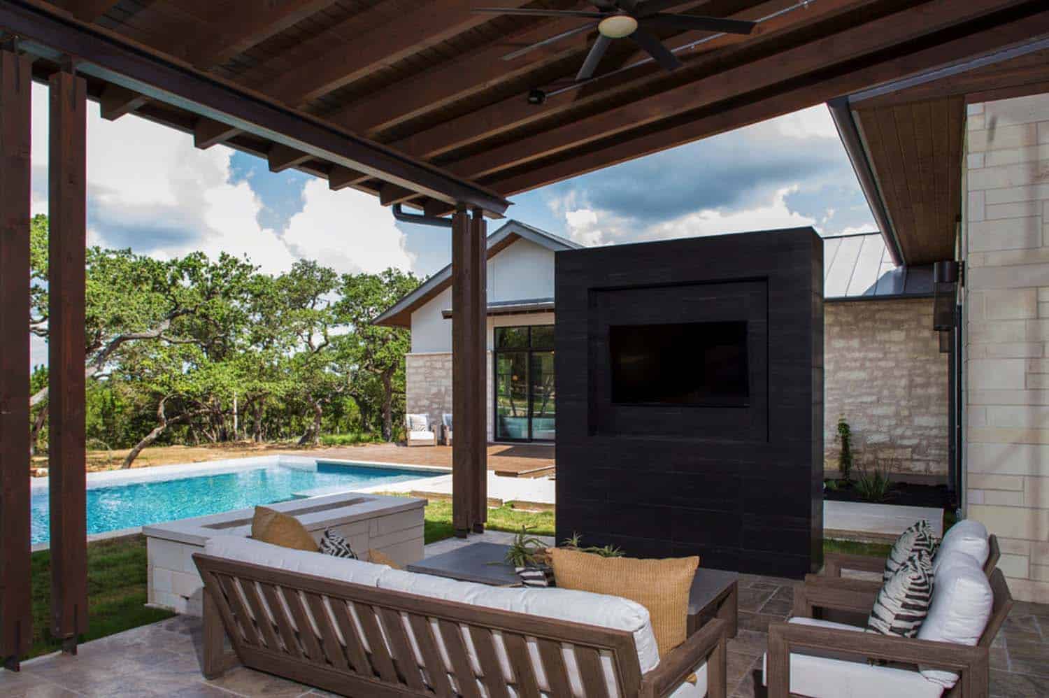 contemporary-covered-patio