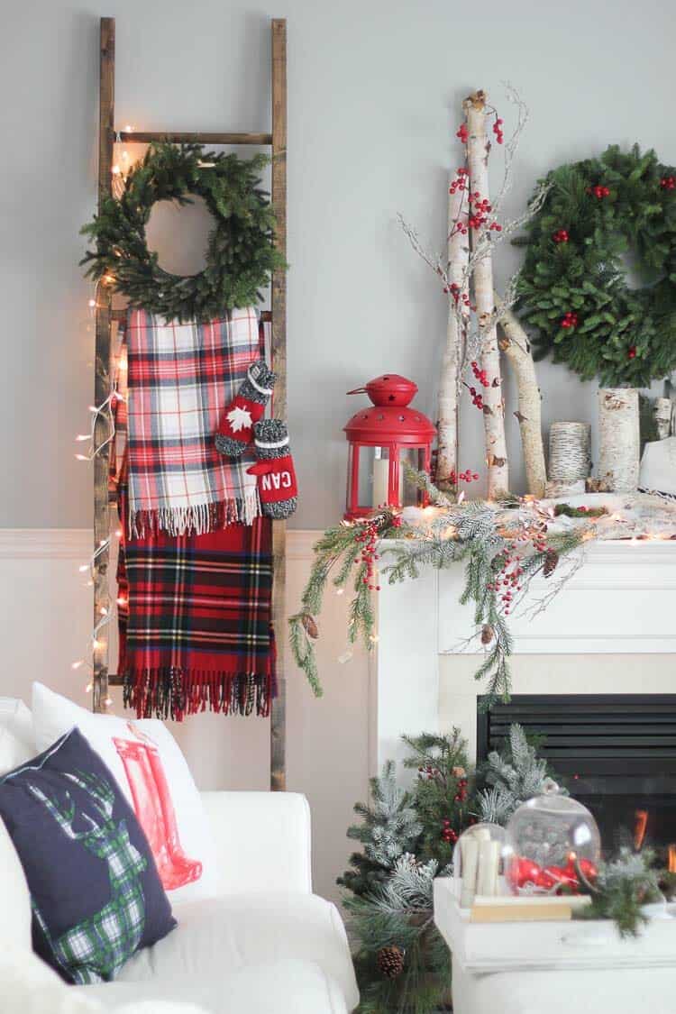 farmhouse-inspired-christmas-decor-fireplace