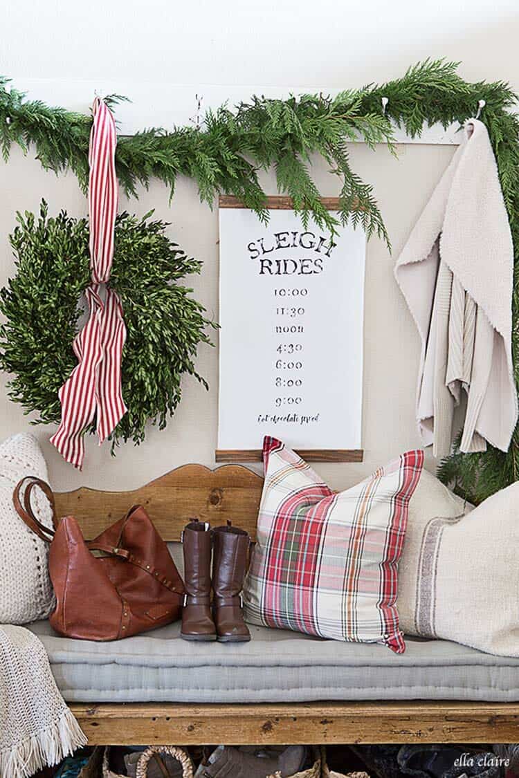 farmhouse-inspired-christmas-decorated-entry