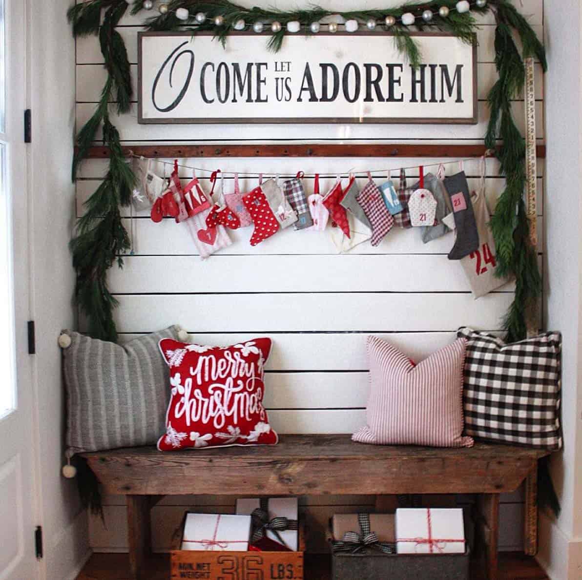 farmhouse-inspired-christmas-decorated-entry-nook