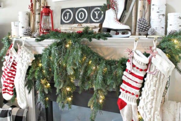 featured posts image for 40+ Warm And Cozy Farmhouse-Inspired Christmas Decorating Ideas