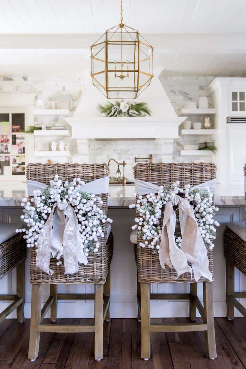 farmhouse-inspired-christmas-decorated-kitchen