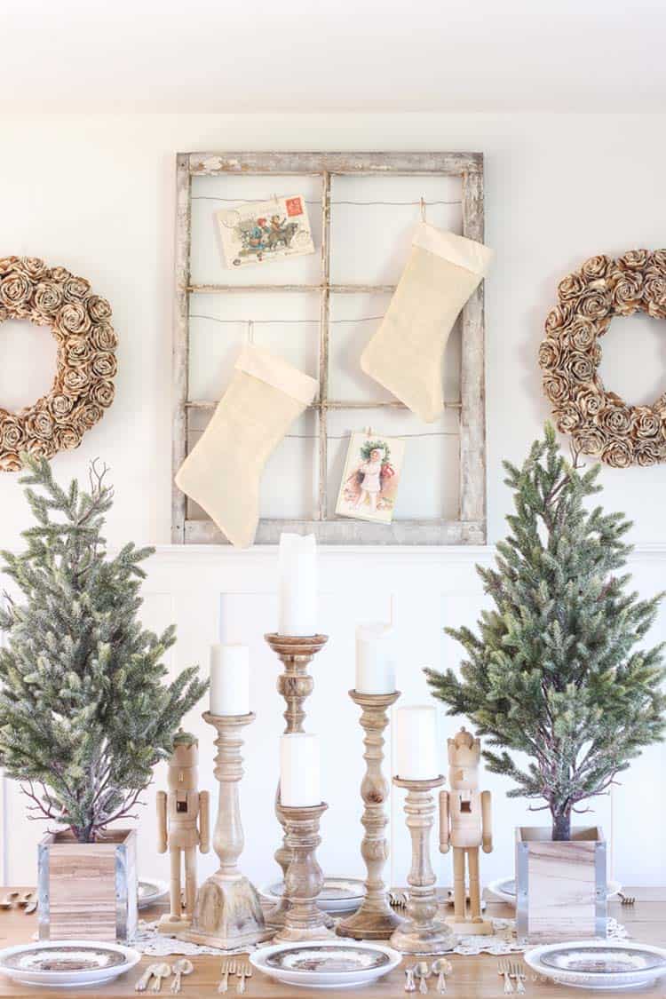 farmhouse-inspired-christmas-decorated-dining-room