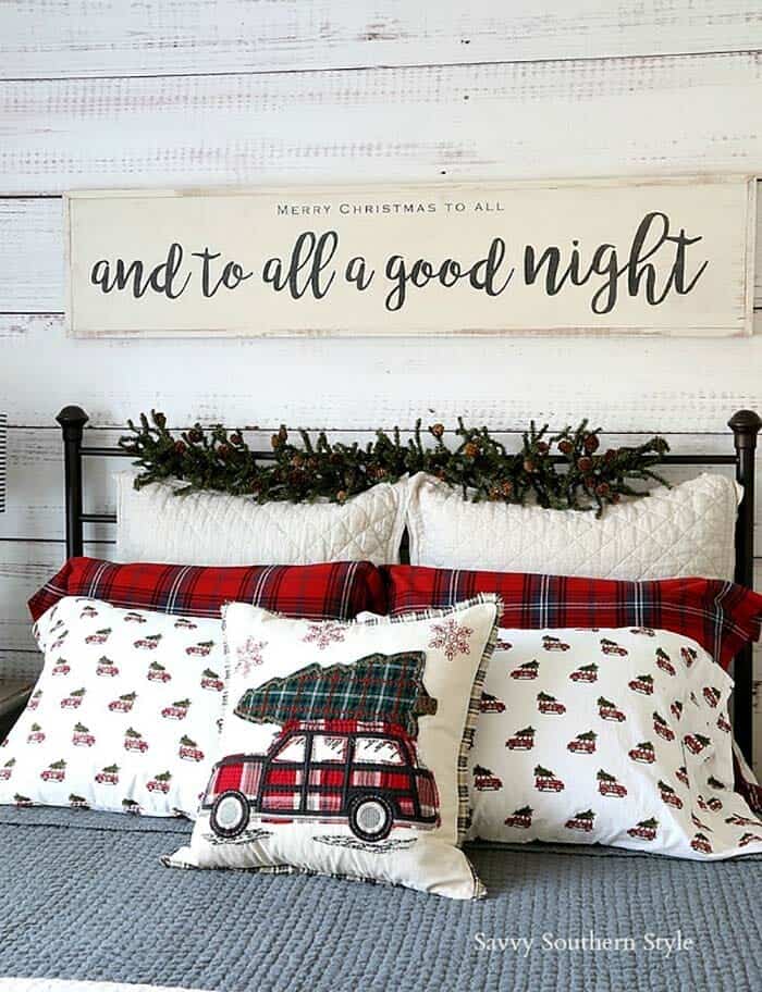 farmhouse-inspired-christmas-decorated-bedroom