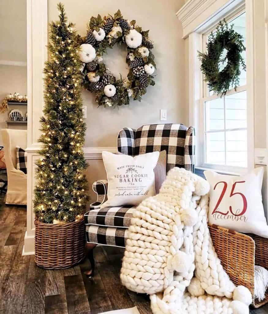 40+ Warm And Cozy Farmhouse-Inspired Christmas Decorating Ideas