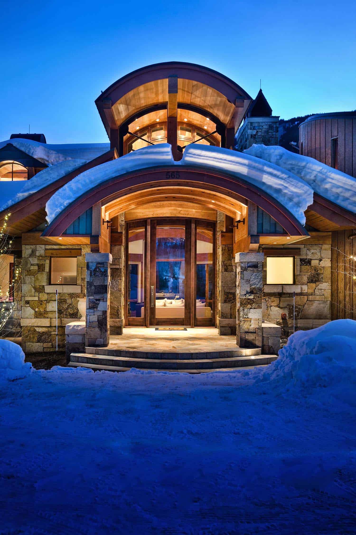 mountain-retreat-traditional-entry