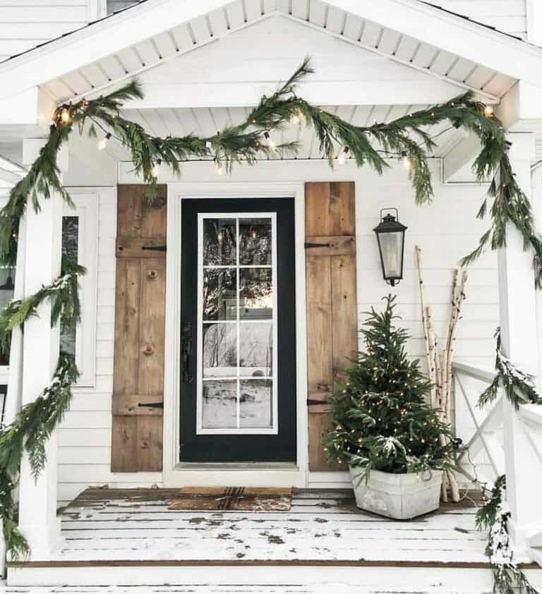 28 Wonderful Christmas decorating ideas for magical outdoor spaces