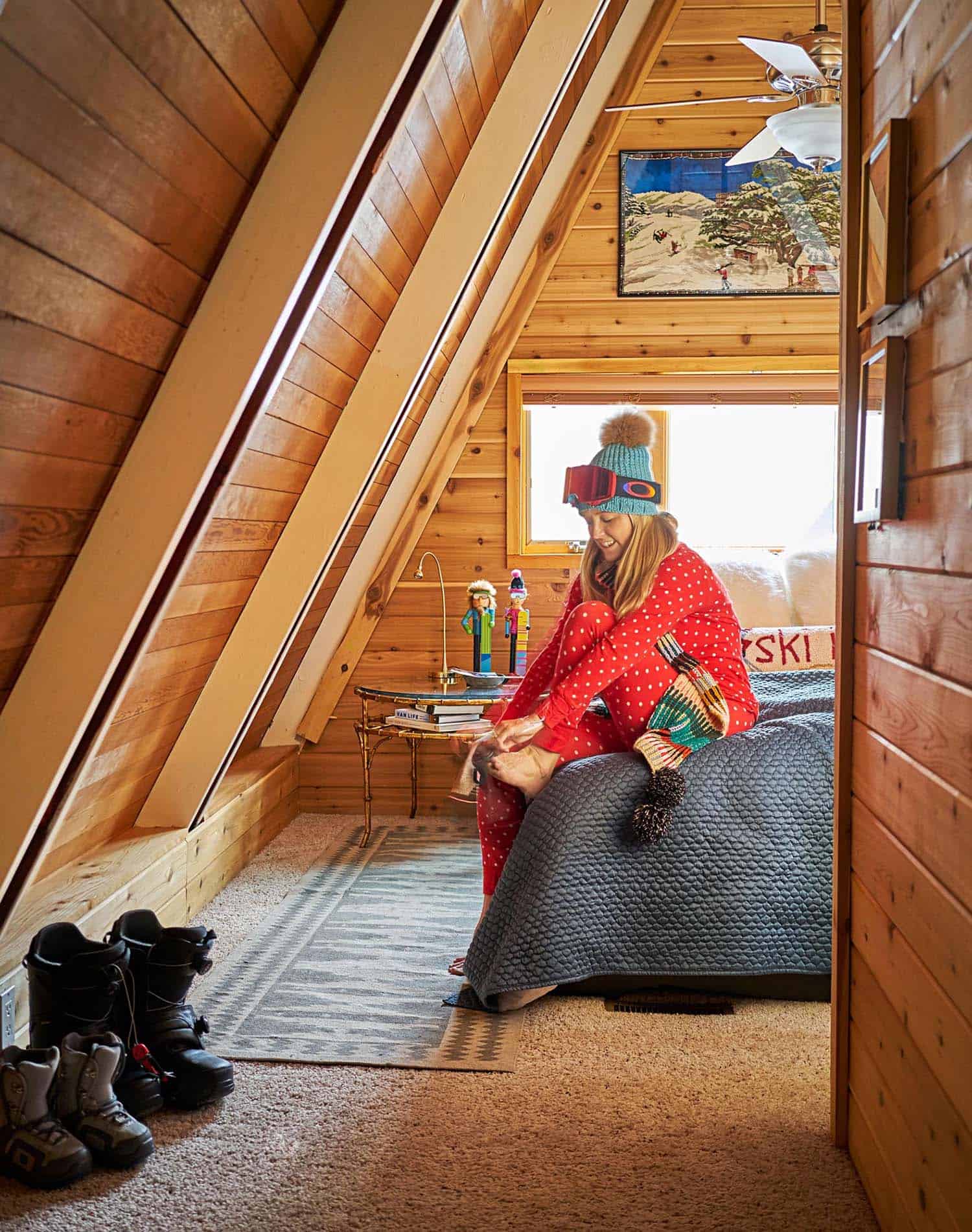 a-frame-cabin-ski-getaway-bedroom