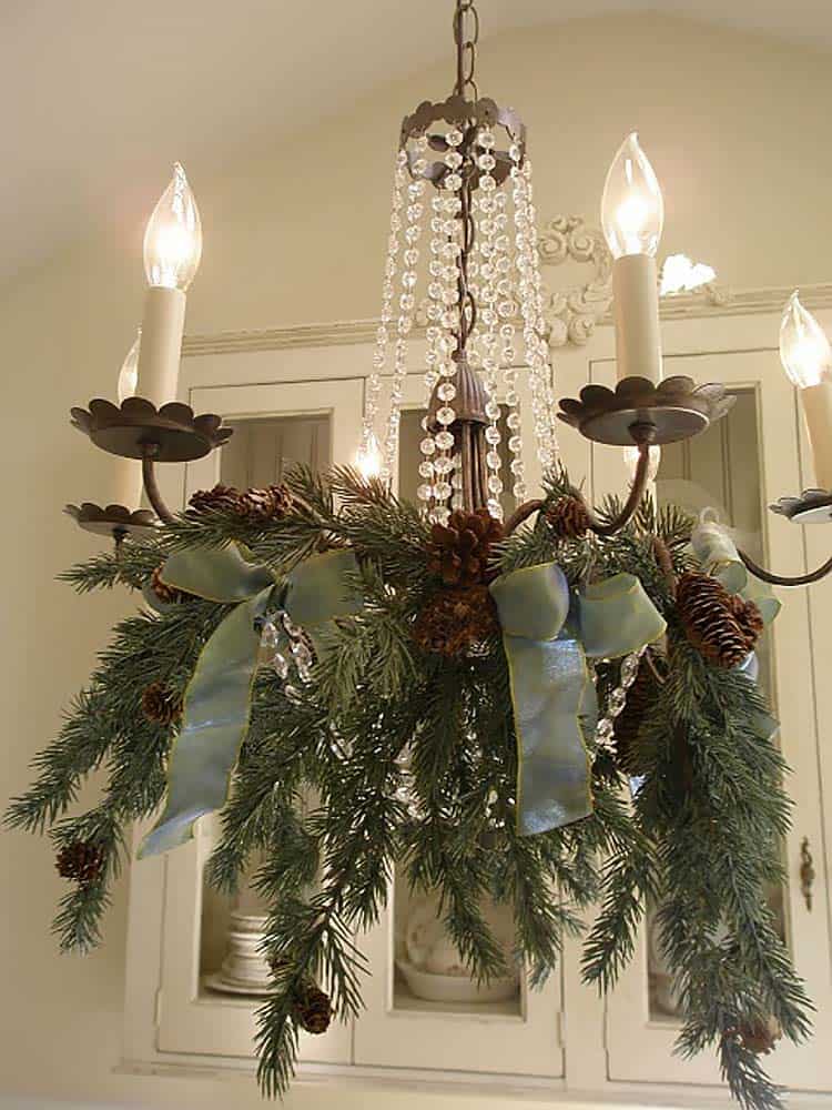 christmas-decorated-chandeliers