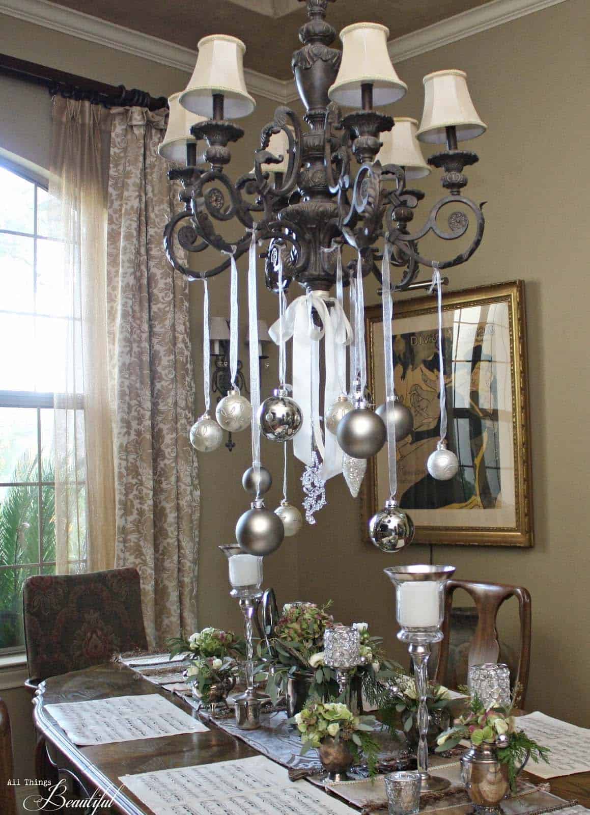christmas-decorated-chandelier