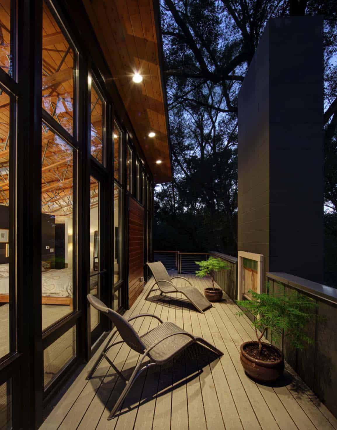 courtyard-house-contemporary-deck