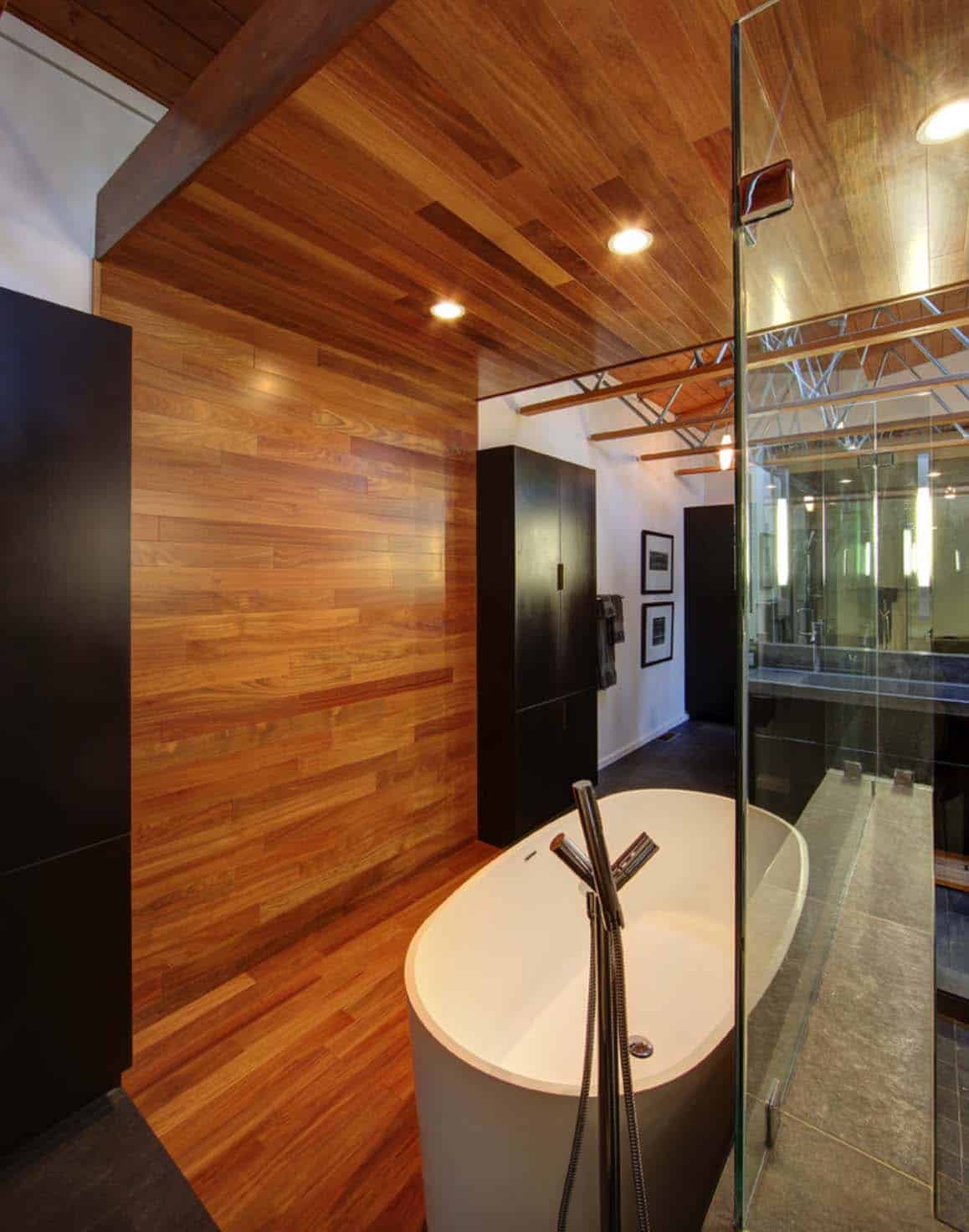 courtyard-house-contemporary-bathroom