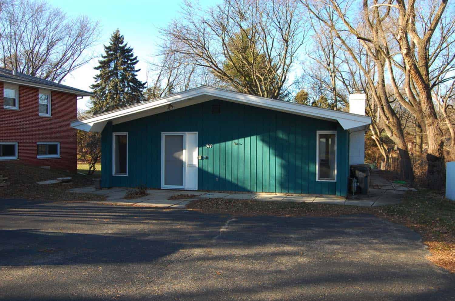 courtyard-house-midcentury-exterior-before-renovation