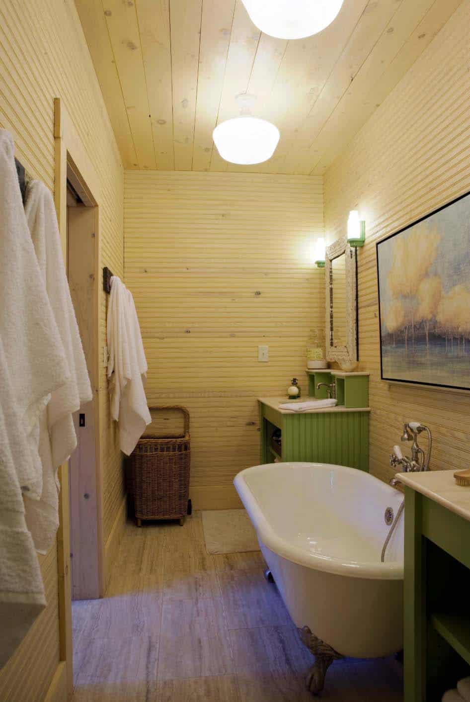 cottage-rustic-bathroom