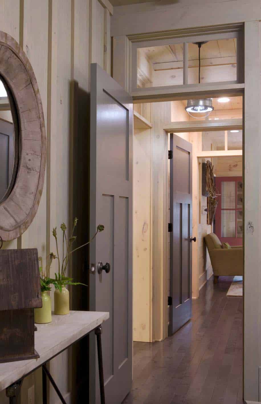 cottage-rustic-hall
