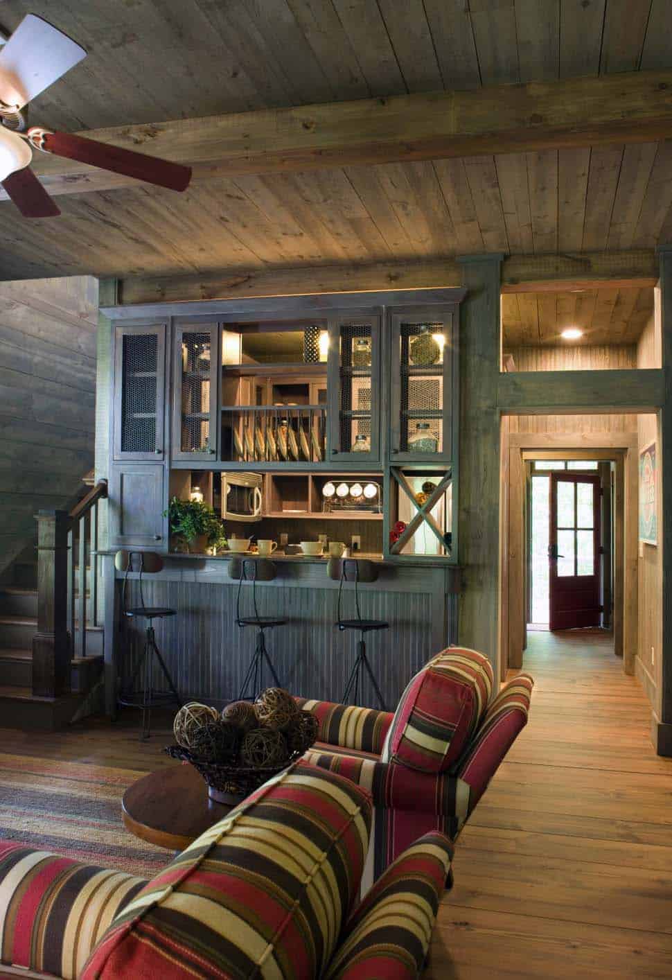 cottage-rustic-family-room