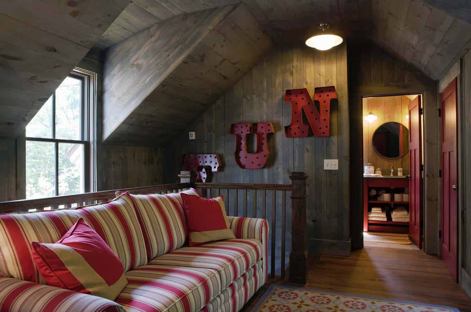 cottage-rustic-hall