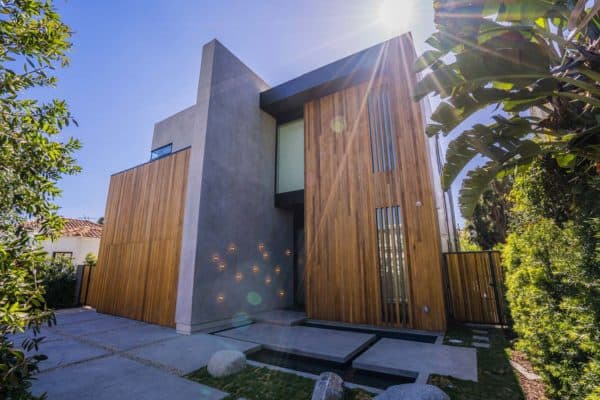 Stunning Los Angeles home boasts remarkable indoor/outdoor elements