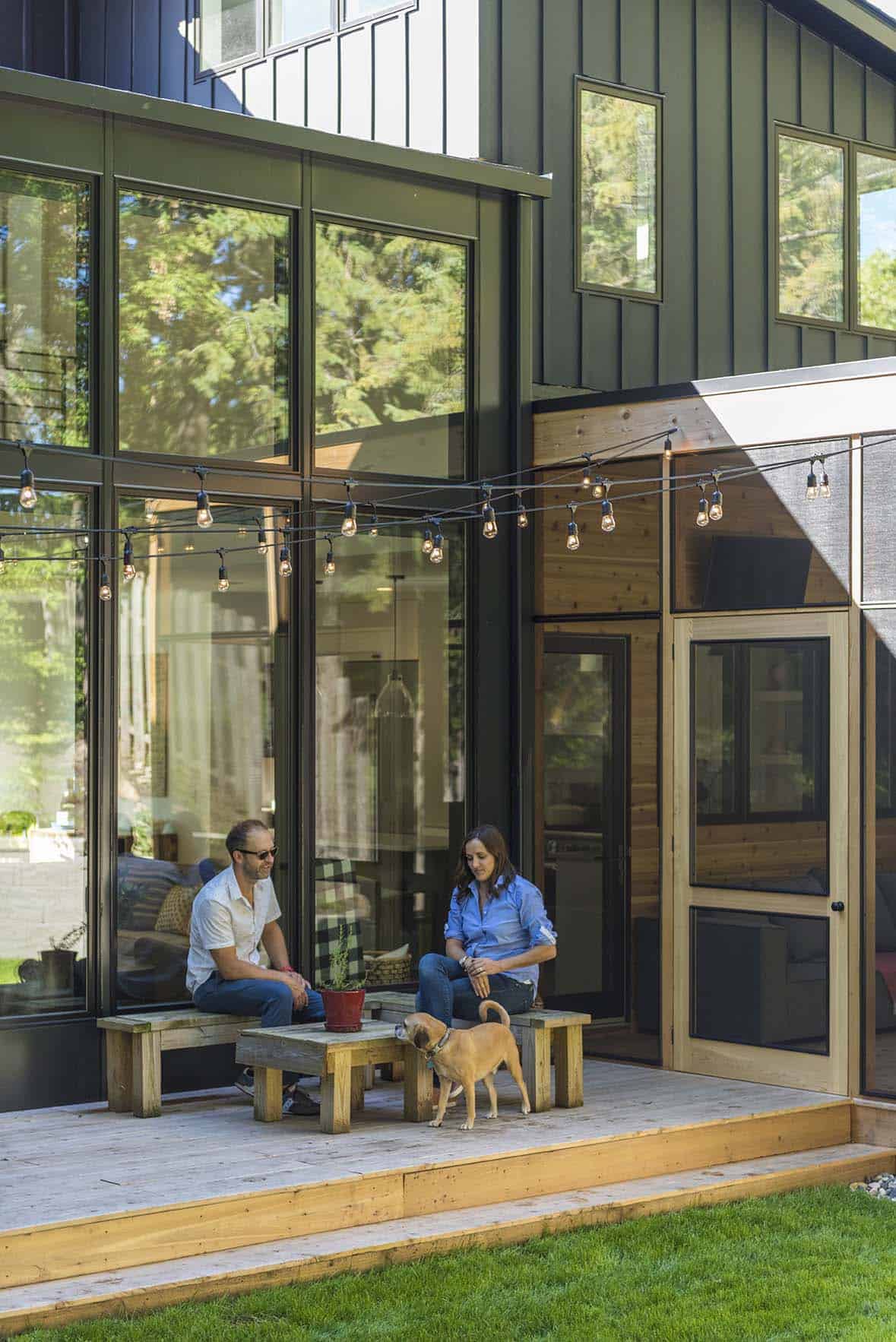 residence-modern-farmhouse-deck
