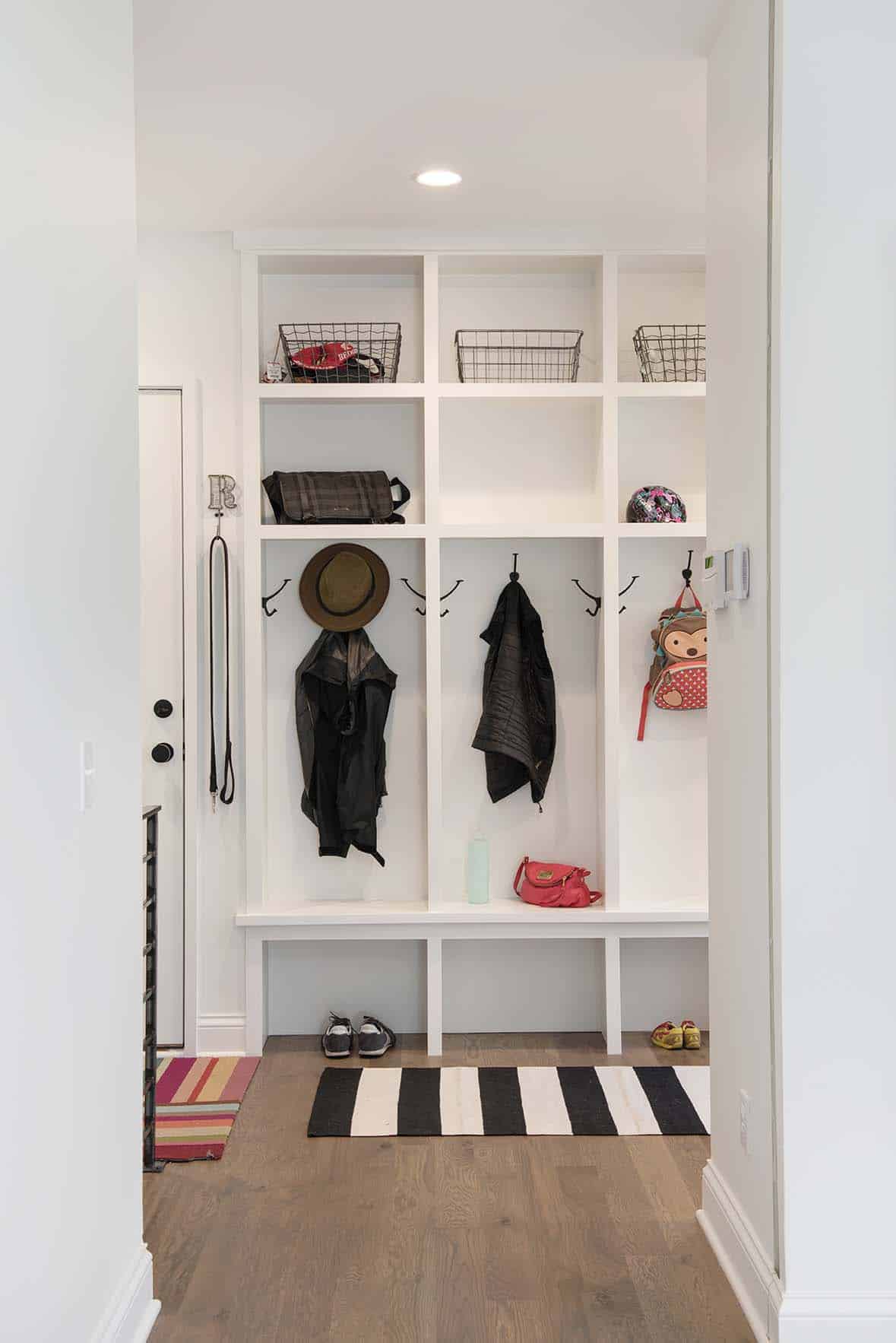 residence-modern-farmhouse-hall-mudroom