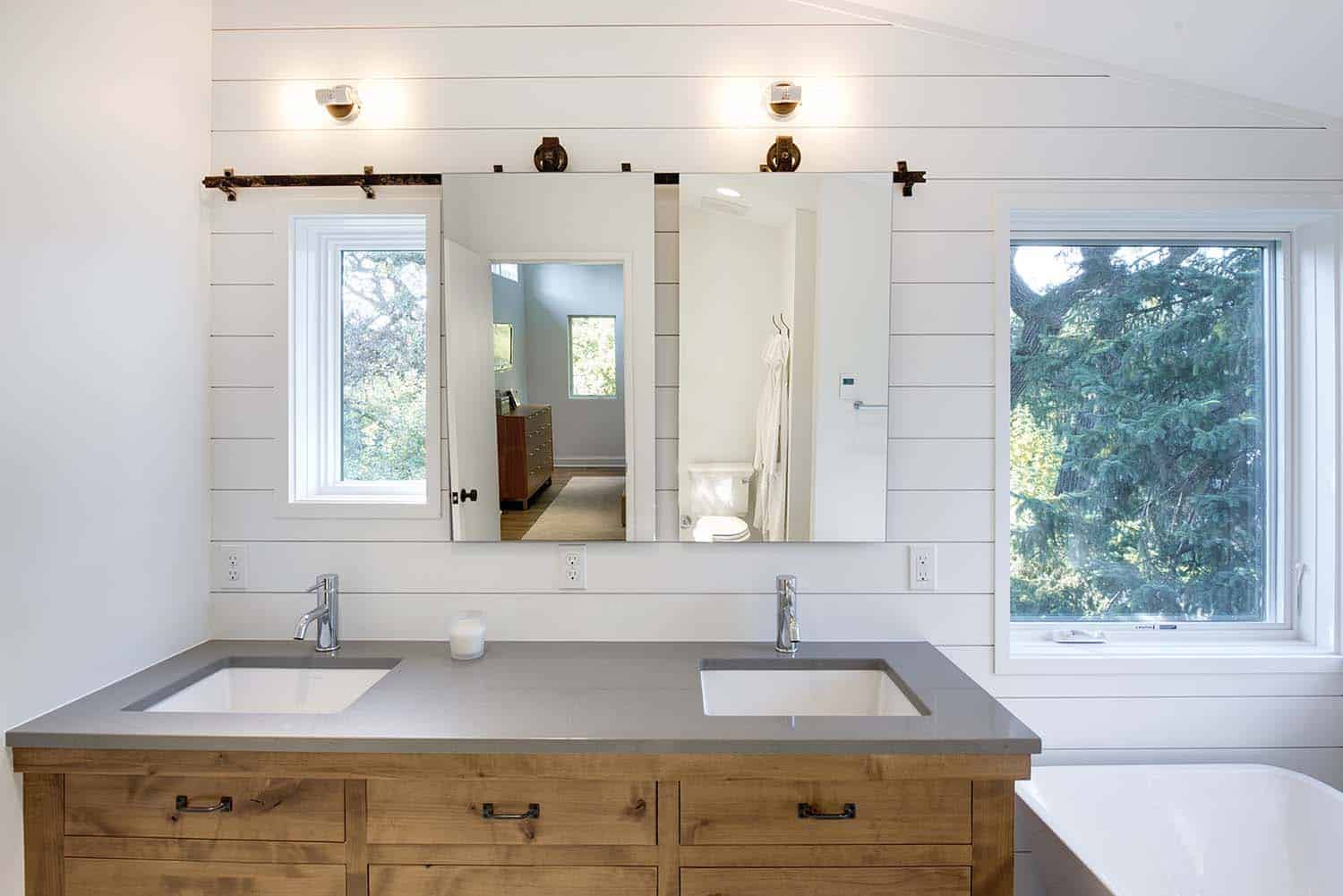 residence-modern-farmhouse-bathroom