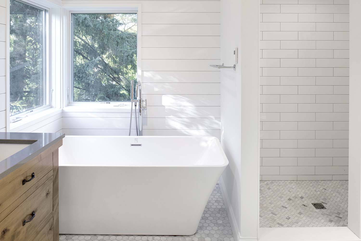 residence-modern-farmhouse-bathroom