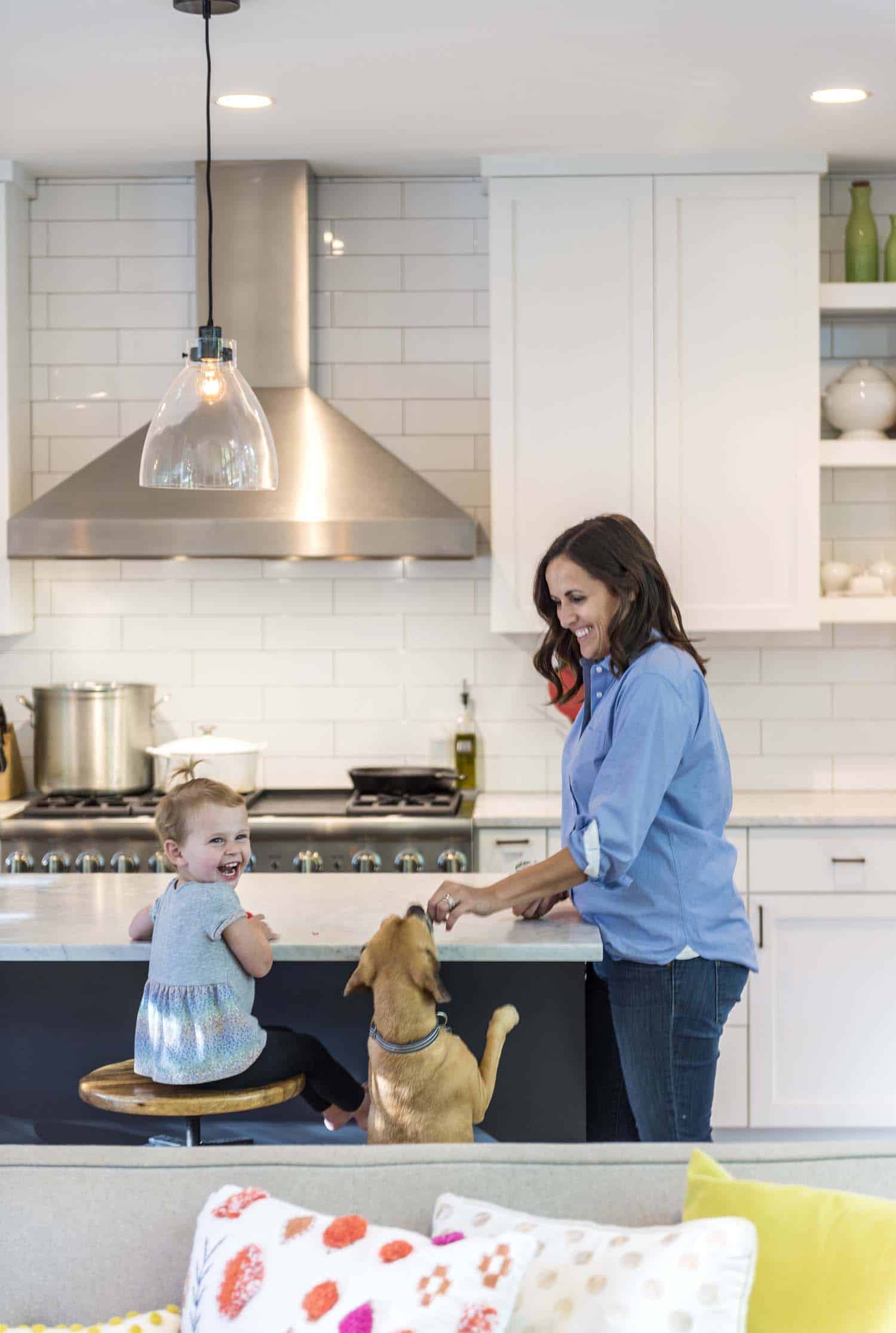 residence-modern-farmhouse-kitchen